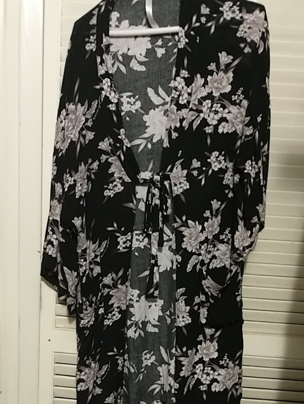 Spiritual gangster black Floral Tie-Front Black Kimono Robe 3/4 sleeve sz OS